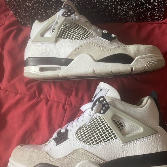 Excellent used air Jordan retro 4. Sz 9.